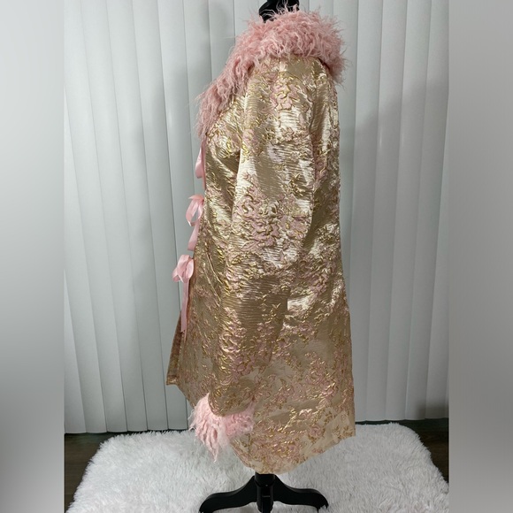 SUGAR THRILLZ High Class Heiress Brocade Coat Jacket Faux Fur Trim Beige Pink L - Picture 2 of 9